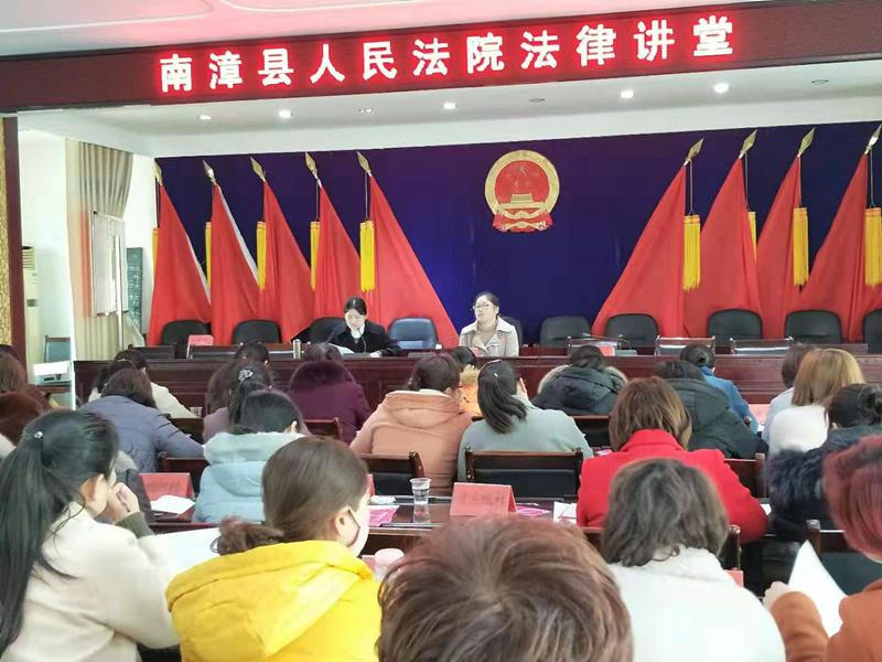 何姗_副本.jpg
