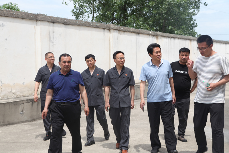 图①：参观九集法庭_副本.jpg