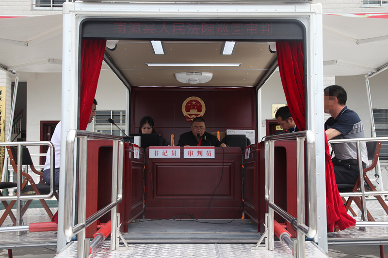 图③：庭审现场_副本.jpg