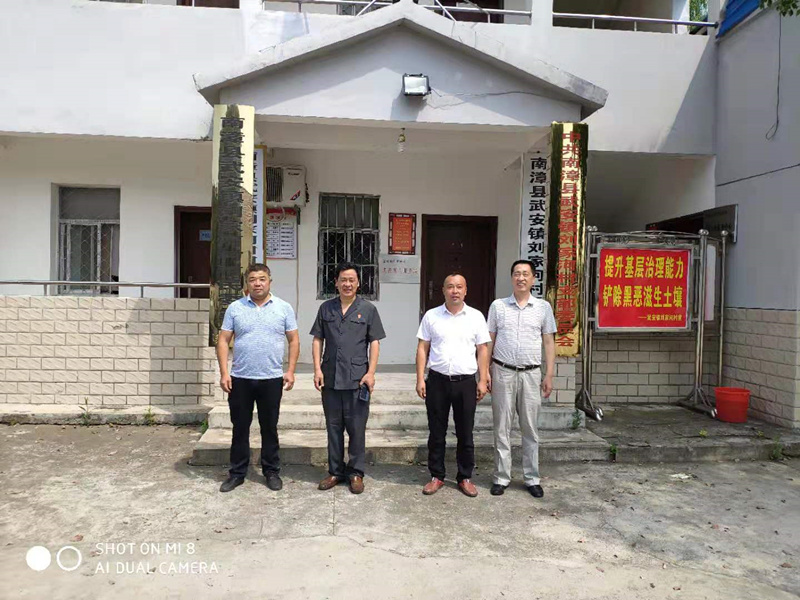 图②：党组成员、副院长杨发玉到村委会进行走访_副本.jpg