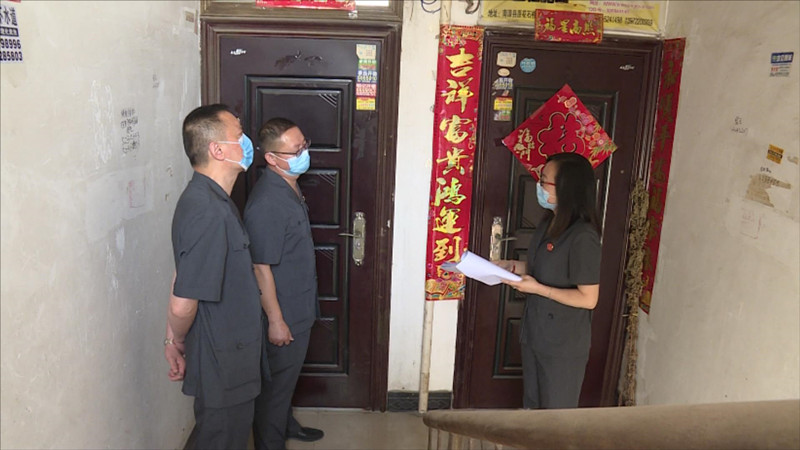 图②：执行局负责人罗兢（右一）对案件做情况说明_副本.jpg