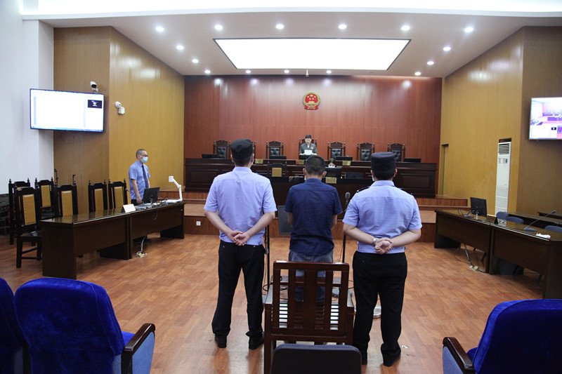 图①：宣判现场_副本.jpg
