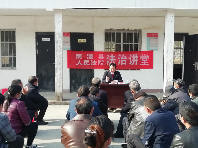 开展法治讲堂_副本.jpg