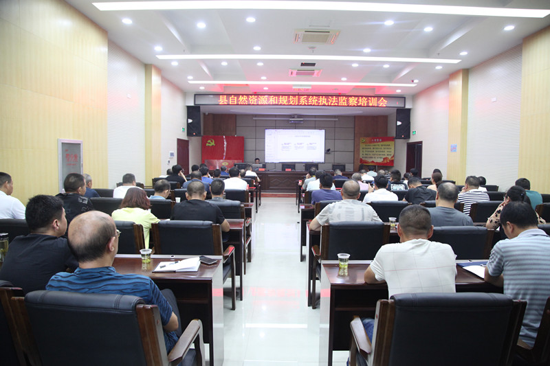 图①：讲座现场_副本.jpg