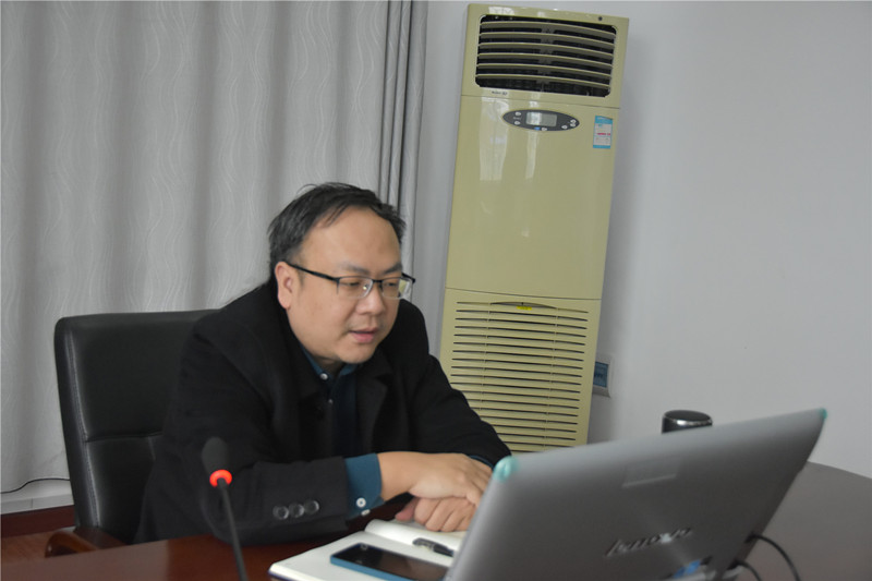 图②：南漳法院党组书记、院长李化主持会议_副本.jpg