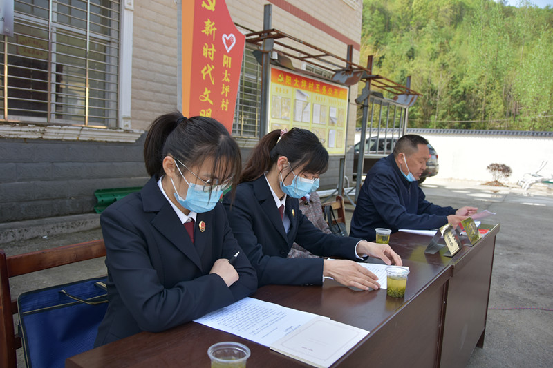 图④：检察机关出庭支持起诉_副本.jpg